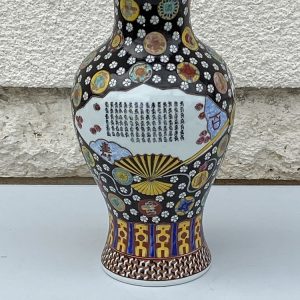 Chinees porseleinen vaas in baluster vorm