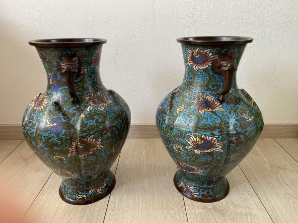Stel bronzen vazen met cloisonné techniek