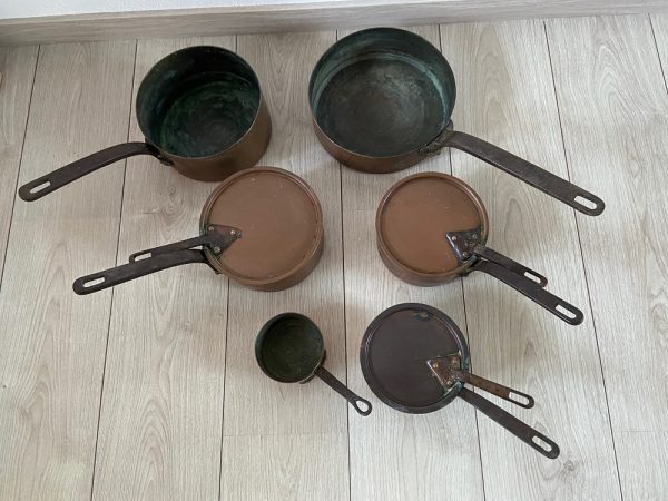 Set van 6 koperen steelpannen en 3 deksels