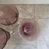 Glazen drinkglazen met gelobde voet