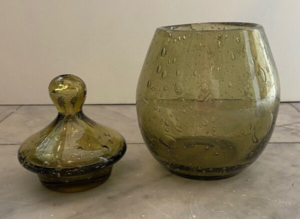 Geel groene glazen pot
