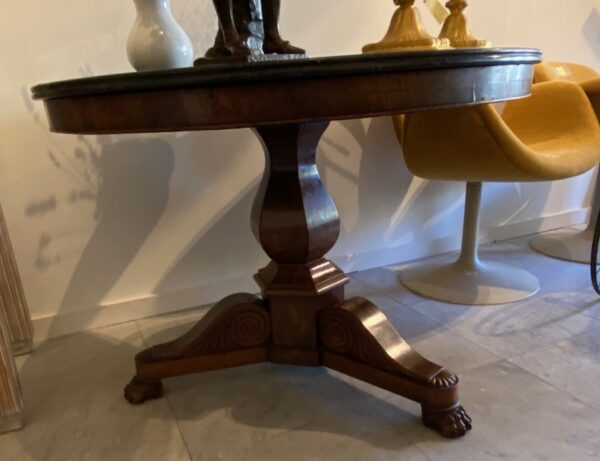 Empire tafel, mahonie gefineerd.