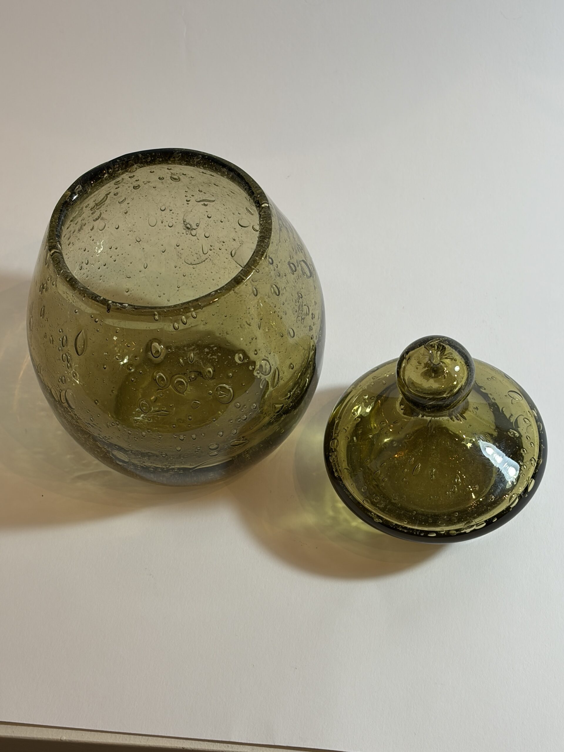 Vintage bullé glazen bonbonnière met deksel — vermoedelijk Biot, Frankrijk - Afbeelding 4