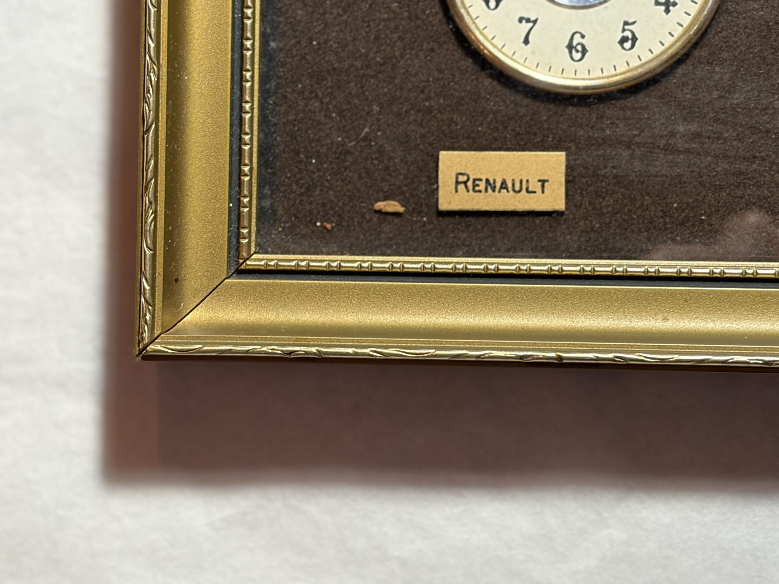 L. Kersh of London – Horological Collage "Renault" – vintage assemblagekunst van uurwerkonderdelen - Afbeelding 8